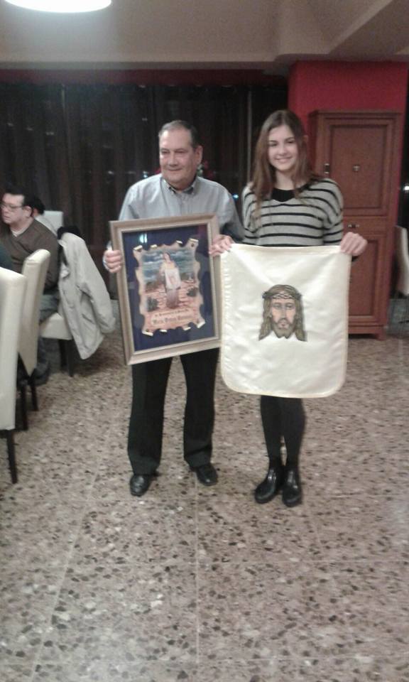 Entrega del cuadro y el lienzo de la Verónica a María Andreu Carratalá