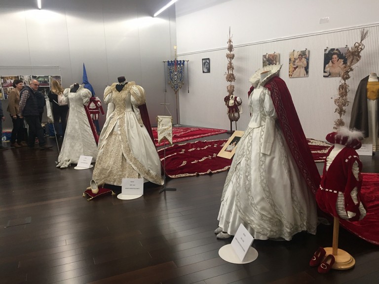 Santa Faz y Vera Cruz recorren en una exposición sus 75 años de historia
